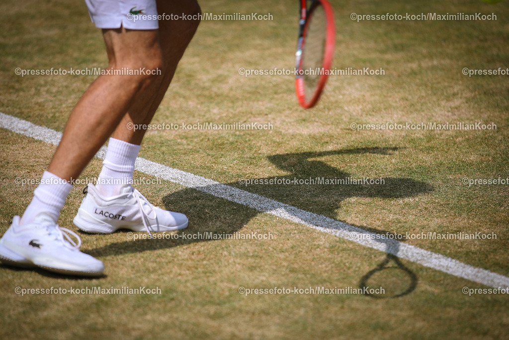 TWO24062301005 | 24.06.2023, Halle (Westfalen), Tennis, 30. TERRA WORTMANN OPEN, ATP500, OWL Arena, Symbolfoto Tennisspieler Silhouette Gegenlicht Schatten