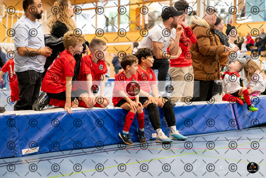 20251123_FCR-Hallenturnier-F2_1_019-41 | Sport und Naturfotografie von Roberto Esposito zeigt echte Momente Bewegung und die Schönheit der Natur. Ausdrucksstarke Bilder schaffen Emotionen.