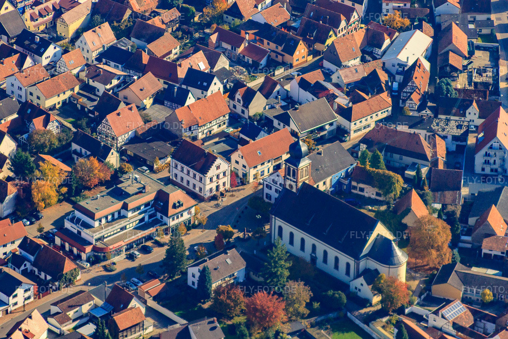 Luftbild: Ludwigstraße Ortsgemeinde Hagenbach in Hagenbach im Bundesland Rheinland-Pfalz in Deutschland. Foto: IMG_35330.jpg vom 31.10.2010 durch Werner Riehm/FLY-FOTO.de