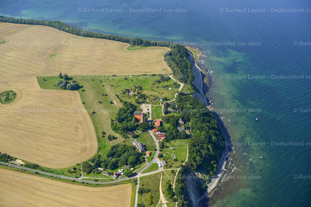 3637965 | PUTGARTEN 25.08.2016 Neuer Leuchtturm und Schinkelturm am Kap Arkona bei Putgarten auf der Insel Rügen im Bundesland Mecklenburg-Vorpommern, Deutschland. // Neuer Leuchtturm und Schinkelturm am Kap Arkona bei Putgarten auf der Insel Ruegen im Bundesland Mecklenburg-Vorpommern, Deutschland. Foto: Gerhard Launer