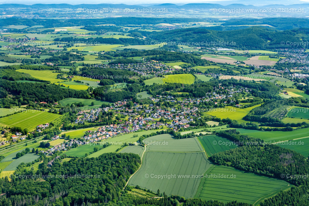 Talle_ELS_4538050623 | TALLE 05.06.2023 Ortsansicht von Talle bei Kalletal im Bundesland Nordrhein-Westfalen, Deutschland. // Town view of Talle near Kalletal in the state North Rhine-Westphalia, Germany. Foto: Martin Elsen