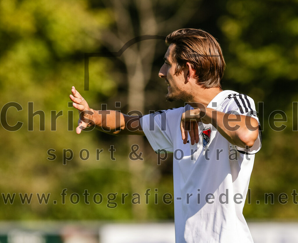 2023-09-09_073_FC_Herzogstadt_II_gegen_SG_Hoerlkofen_Woerth | Erding, Deutschland, 09.09.2023:
Fußball, A-Klassel 2023 / 2024, 6. Spieltag, FC Herzogstadt II gegen SG Hörlkofen/Wörth, Endergebnis: 1:2

Trainer Lorenz Becker (SG Hörlkofen/Wörth)

Foto: Christian Riedel / fotografie-riedel.net