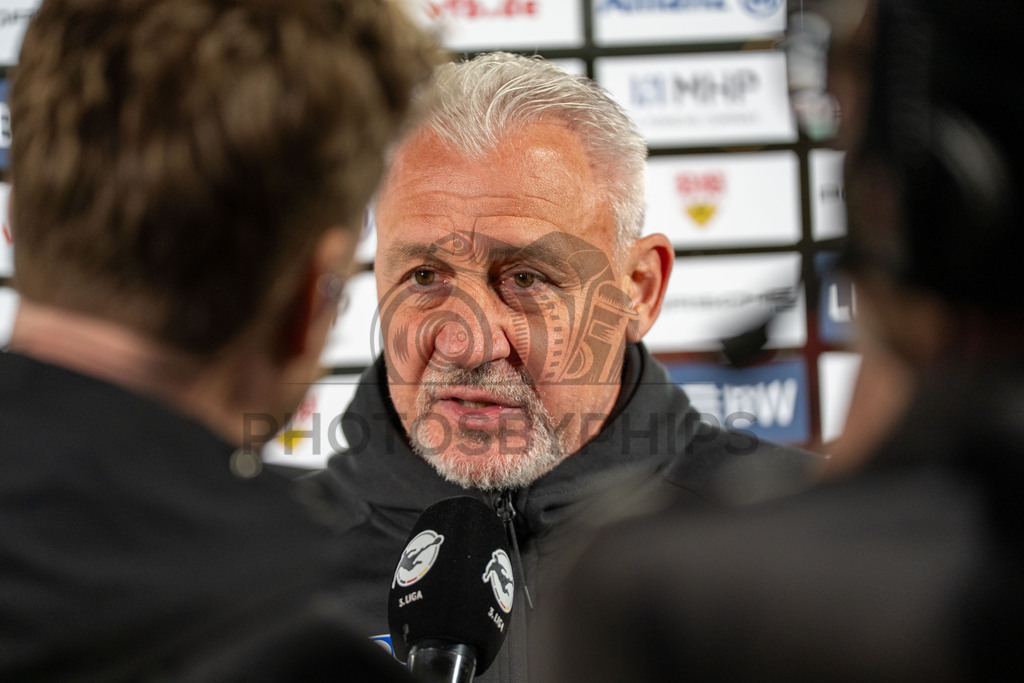 VfB Stuttgart II vs. SSV Ulm 1846 Fussball, Fussball, 3. Liga, 32. Spieltag, 08.04.2026 | Pavel Dotchev (Trainer SSV Ulm 1846 Fussball) im Interview nach Abpfiff,VfB Stuttgart II vs. SSV Ulm 1846 Fussball, Fussball, 3. Liga, 32. Spieltag, 08.04.2026DFB regulations prohibit any use of photographs as image sequences and/or quasi-video