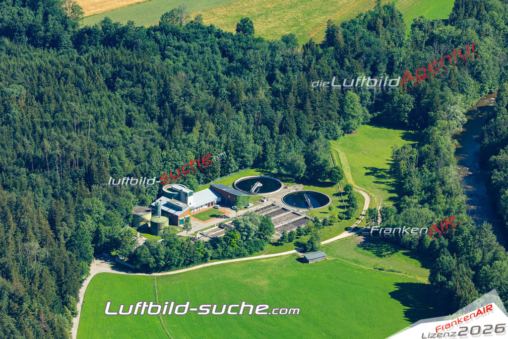 Aktuelles Luftbild von  Traunreut - Die Luftaufnahme wurde 2022 mittels UL-Flugzeug erstellt ( keine Drohne ) - hochauflösende Kamera-Systeme von  Canon -Beste Qualität - Für grossformatige Ausdrucke geeignet. Die Geschenkidee !