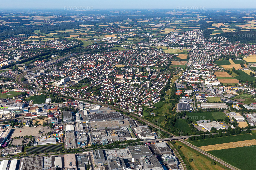 Luftbild:  in Landshut im Bundesland Bayern in Deutschland. – Foto: IMG_133084.jpg vom 03.07.2022 durch Werner Riehm/FLY-FOTO.de – Auflösung des Originals: 5472 x 3648 px – Stadt Landshut