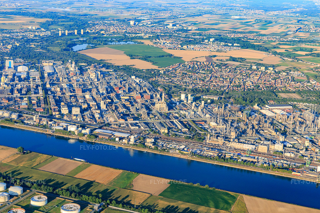 Luftbild: BASF im Ortsteil BASF in Ludwigshafen im Bundesland Rheinland-Pfalz in Deutschland. – Foto: IMG_109499.jpg vom 31.07.2018 durch Werner Riehm/FLY-FOTO.de – Auflösung des Originals: 5472 x 3648 px – WWW.BASF.COM