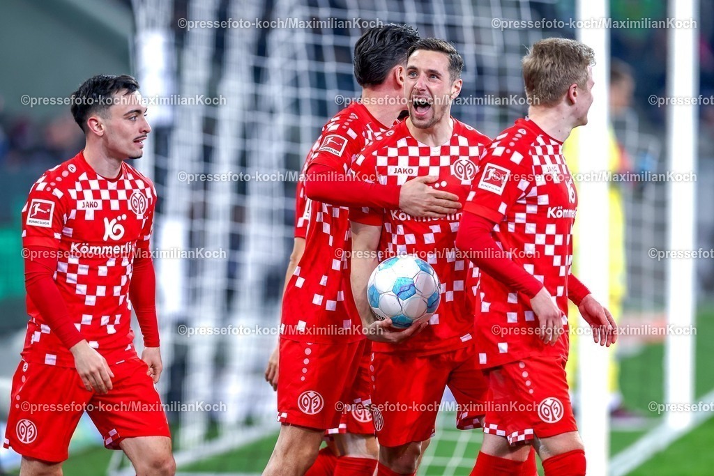 BMG07032501087 | 07.03.2025, Fußball, Borussia Mönchengladbach - 1.FSV Mainz 05, 1. Fußball Bundesliga, Borussia-Park, Saison 2024 2025: Torjubel nach dem 2:0 durch Dominik Kohr (Mainz05 #31). DFB regulations prohibit any use of photographs as image sequences and or quasi-video.