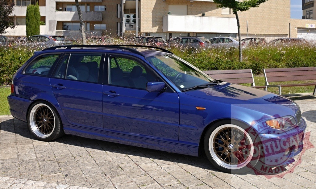BMW E46 3 series touring car parked | Blue BMW E46 3 series touring car with custom wheels lowered and parked - Realized with Pictrs.com