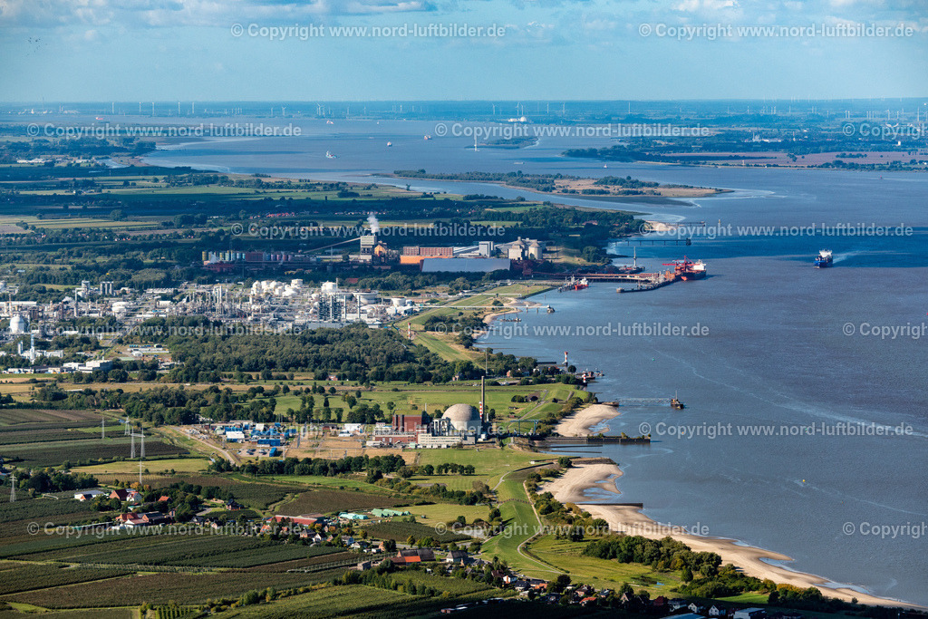 Stade_Bassenfleth_Bis_Dow_ELS_3377200922 | STADE 20.09.2022 Raffinerie- Anlagen und Leitungssysteme auf dem Werksgelände des Chemieproduzenten der Fa. Dow Chemie,und Olin in Stade im Bundesland Niedersachsen, Deutschland. Weiterführende Informationen bei: Blue Cube Germany Assets GmbH & Co. KG,  Dow Deutschland Anlagengesellschaft mbH. // Refinery equipment and management systems on the factory premises of the chemical manufacturers of Fa. Dow Chemical,and Olin in Stade in the state Lower Saxony, Germany. Further information at: Blue Cube Germany Assets GmbH & Co. KG,  Dow Deutschland Anlagengesellschaft mbH. Foto: Martin Elsen