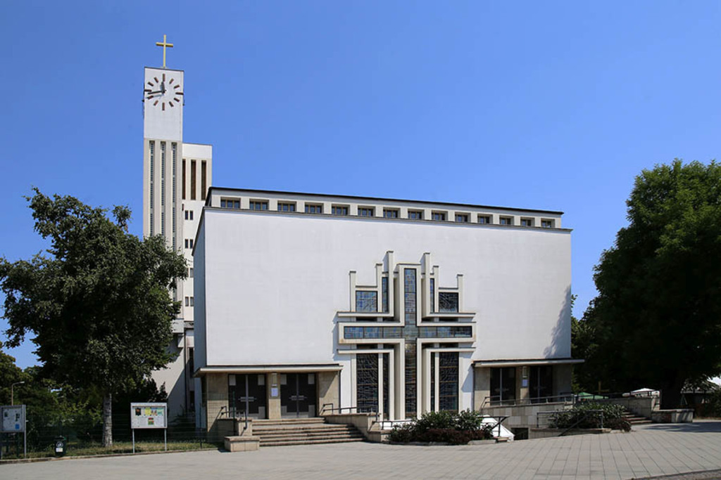 Versöhnungskirche | Entdecke über 20 Kategorien Leipzig-Motive: Foto-Downloads, hochwertige Poster, Leinwand- & Fine-Art-Prints. Jetzt Lieblingsfoto im Bildlexikon Leipzig Shop bestellen!