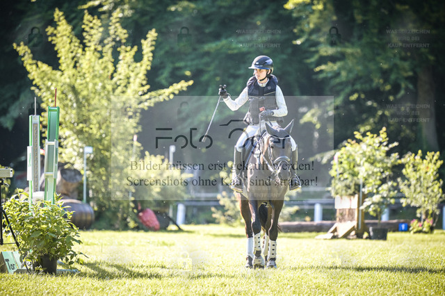 DOS_0180 | Entdecke hochwertige Reitturnierfotos von Foto Oger. Professionell, emotional und authentisch – jetzt Lieblingsmomente im Shop bestellen. - Realisiert mit Pictrs.com