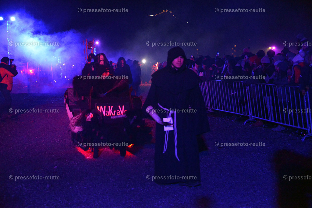 news-2022-Dez03-Krampusumzug-Reutte-WTV_5999 | Info aus dem Bezirk Reutte/Ausserfern Tirol sowie eine umfangreiche Bilddatenbank über die gesamte Region: Lechtal, Talkessel Reutte, Tannheimertal, Zwischentoren. Lech, Plansee, Zugspitze, Grenztunnel, B179, Fernpassstraße, Verkehr, Lawinen, Tradition, - Realisiert mit Pictrs.com