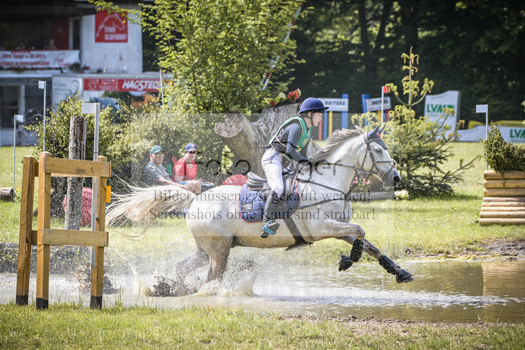 DOS_9444 | Entdecke hochwertige Reitturnierfotos von Foto Oger. Professionell, emotional und authentisch – jetzt Lieblingsmomente im Shop bestellen.Deutschlandweite Turnierfotografie. - Realisiert mit Pictrs.com