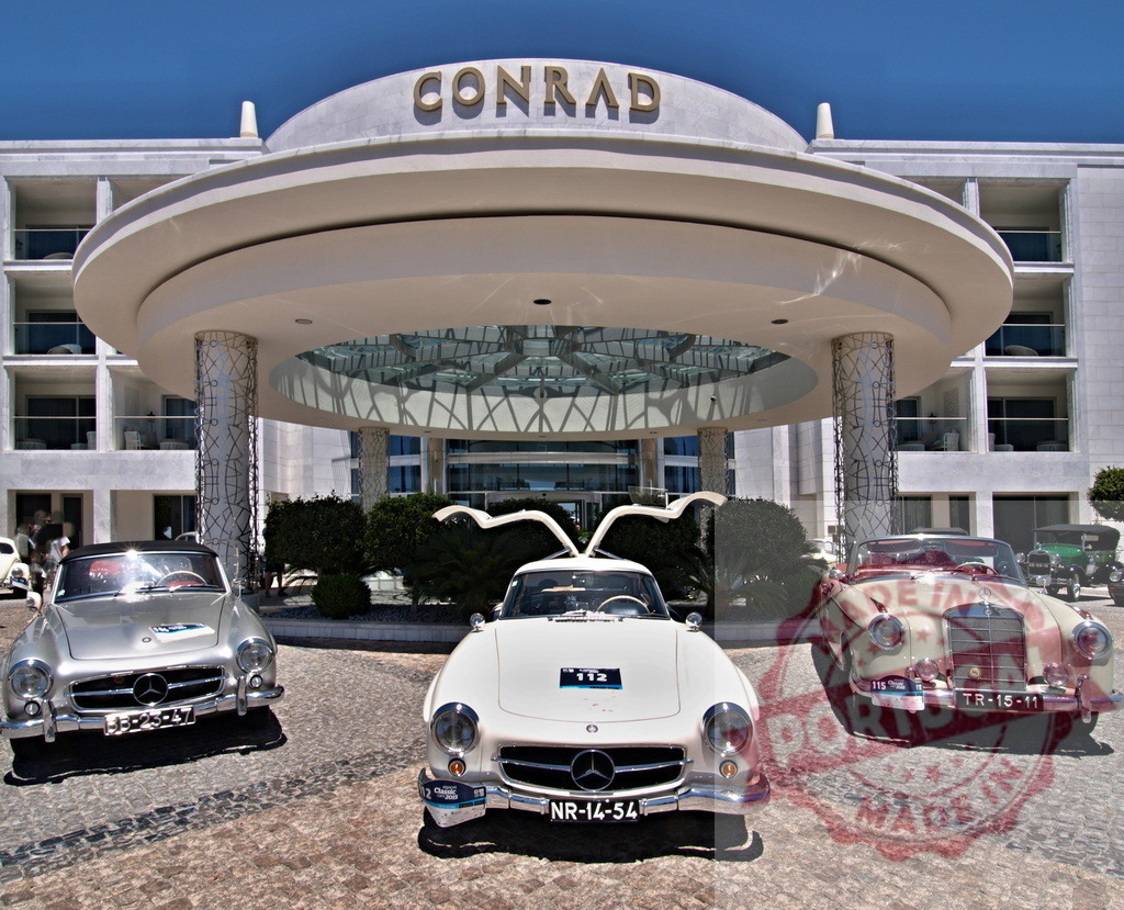 Classic Mercedes Cars Displayed at Conrad Hotel Entrance | Vintage Mercedes cars showcased at a luxury hotel entrance - Realisiert mit Pictrs.com
