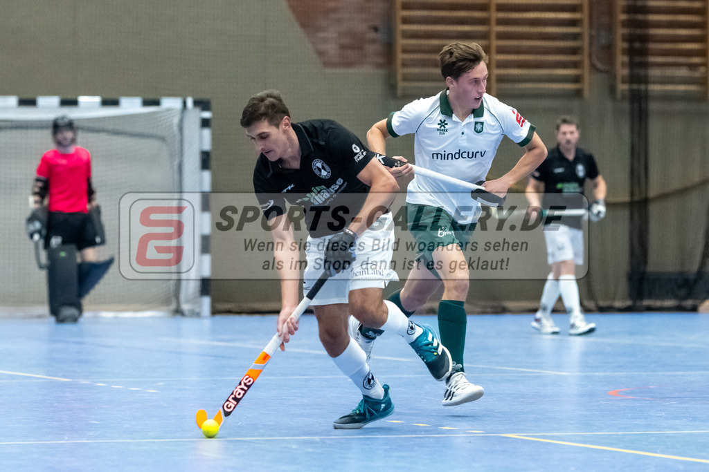 SFE_20231217_0026 | Neuss, Deutschland, 17.12.2023:  in Aktion waehrend des Spiels der Halle 1. Bundesliga Herren zwischen SW Neuss vs Uhlenhorst Mülheim im Stadionhalle (SW Neuss) am 17.12.2023 in Neuss, Deutschland. (Foto von Stephan Fehrmann)

Neuss, Germany, 17.12.2023:  in action during the game of Halle 1. Bundesliga Herren between SW Neuss vs Uhlenhorst Mülheim in Stadionhalle (SW Neuss) at 17.12.2023 in Neuss, Deutschland. (Foto von Stephan Fehrmann)