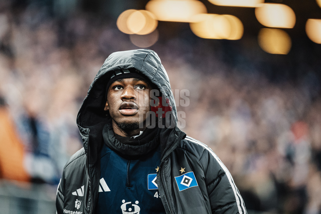 Fußball | Männer | Saison 2025/2026 | 1. Fußball-Bundesliga | 12. Spieltag | Hamburger SV vs. VfB Stuttgart | 30.11.2025 | Fabio Balde (#45, HSV) auf dem Weg zur Bank