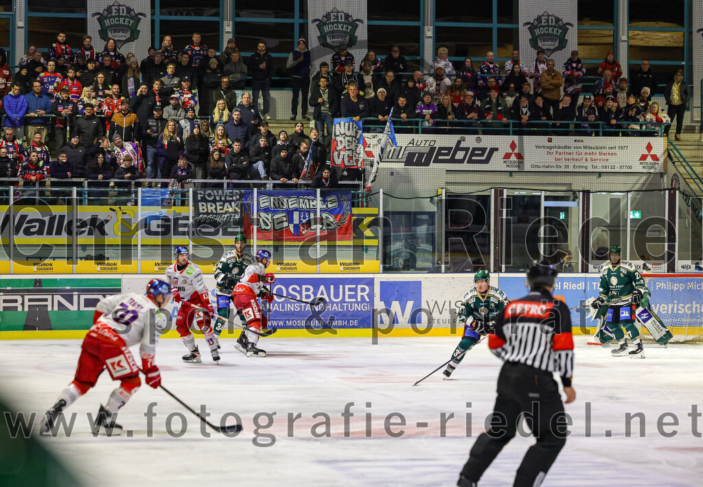 2025-11-16_112_TSV_Erding_gegen_Selber_Woelfe | Erding, Deutschland, 16.11.2025:Eishockey, Oberliga Süd 2025 / 2026, 17. Spieltag, TSV Erding gegen Selber Wölfe, Endergebnis: 3:1Foto: Christian Riedel / fotografie-riedel.net