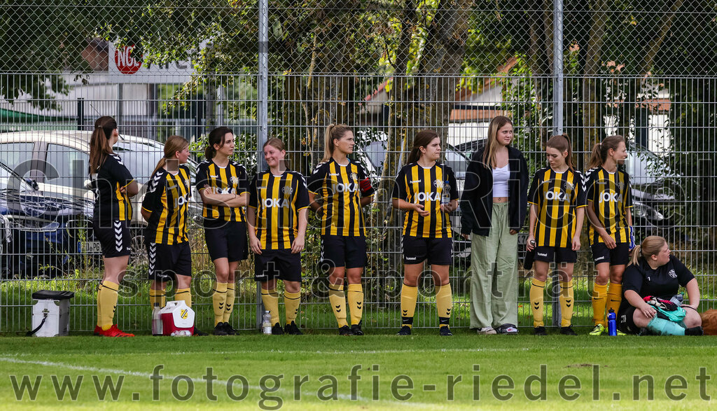 2023-09-03_010_Teamware_Cup_2023 | Oberding, Deutschland, 03.09.2023:
Fußball, TS Teamwear Cup 2023, Vorrunde, FC Schwaig gegen FC Langengeisling, Endergebnis: 

Foto: Christian Riedel / fotografie-riedel.net
