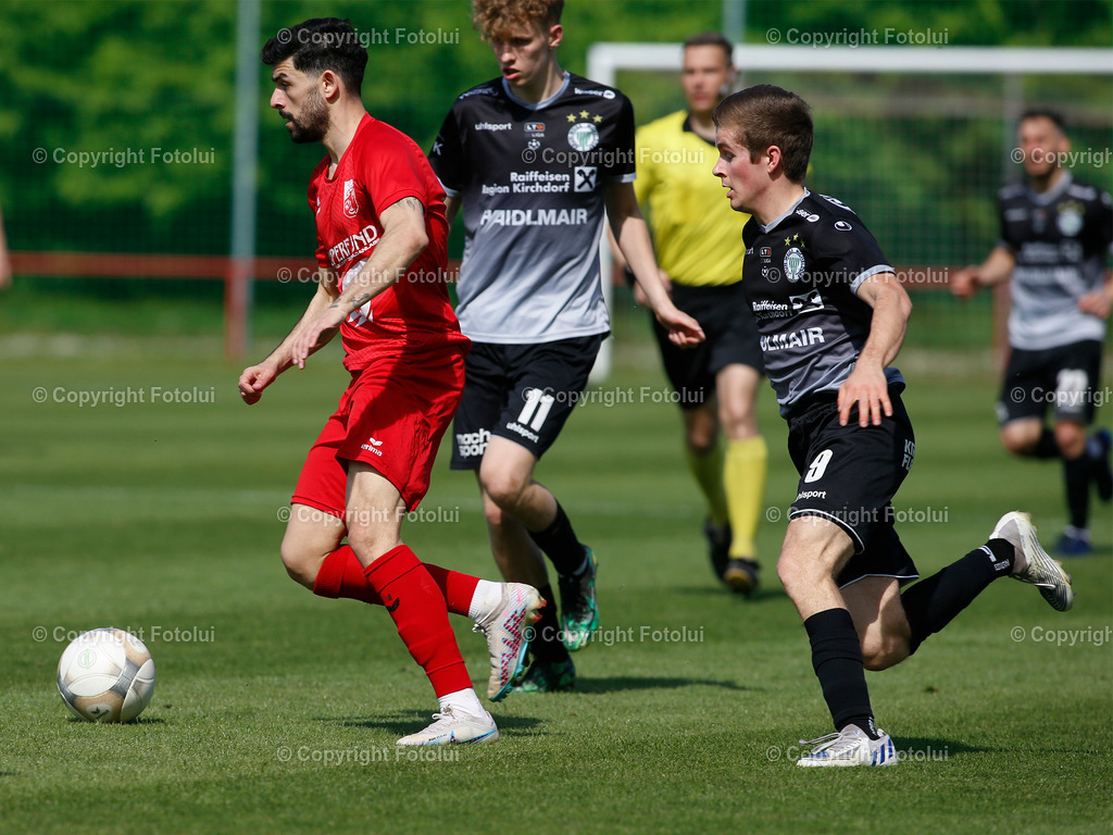 A_LUI_130523_25 | SPORT,FUSSBALL, LT1 OOE LIGA ASKOE OEDT-SV GW MICHELDORF 13.05.2023 IM BILD:BUENYAMIN KARATAS   (OEDT) UND THOMAS HELMBERGER  (MICHELDORF) FOTO:FOTOLUI