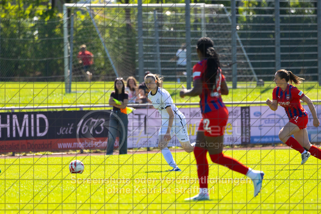 20260906_121042_0146_(c)_by_PhotoPeet | #,1.FC Donzdorf (weiß) vs. 1.FC Heidenheim 1846 (rot), Fußball, Frauen-Verbandspokal Gruppe 2, 2. Runde, Saison 2026/2027, Rasenplatz Lautertal Stadion, Süßener Straße 16, 73072 Donzdorf, 06.09.2026 - 11:00 Uhr,Foto: PhotoPeet / Sport- &amp; Eventfotografie / Peter Harich