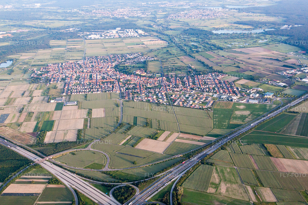 Luftbild: Ortsansicht von Norden im Ortsteil Rot in St. Leon-Rot im Bundesland Baden-Württemberg in Deutschland. Foto: IMG_66423.jpg vom 30.05.2014 durch Werner Riehm/FLY-FOTO.de