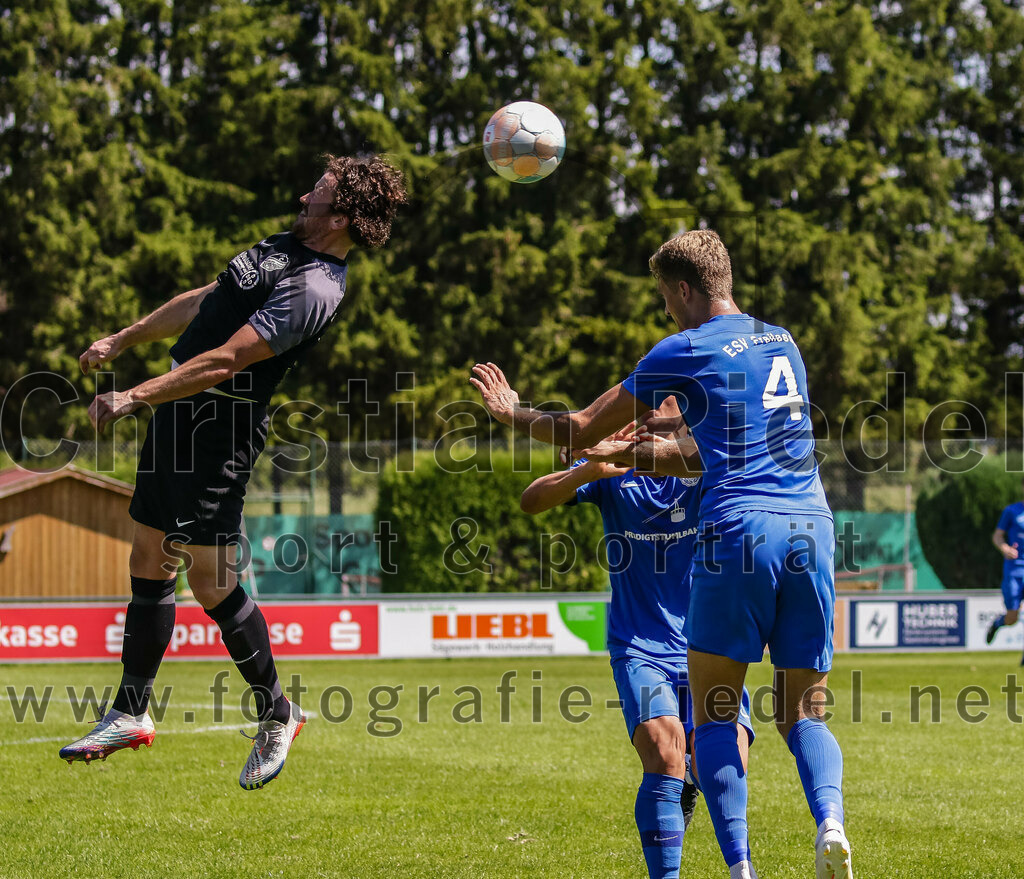 2023-08-12_056_FC_Langengeisling_gegen_ESV_Freilassing | Erding, Deutschland, 12.08.2023:
Fußball, Bezirksliga Oberbayern Ost 2023 / 2024, 4. Spieltag, FC Langengeisling gegen ESV Freilassing, Endergebnis: 2:1

Fabian Aigner (FC Langengeisling, #19), Georg Wieser (ESV Freilassing, #4)

Foto: Christian Riedel / fotografie-riedel.net