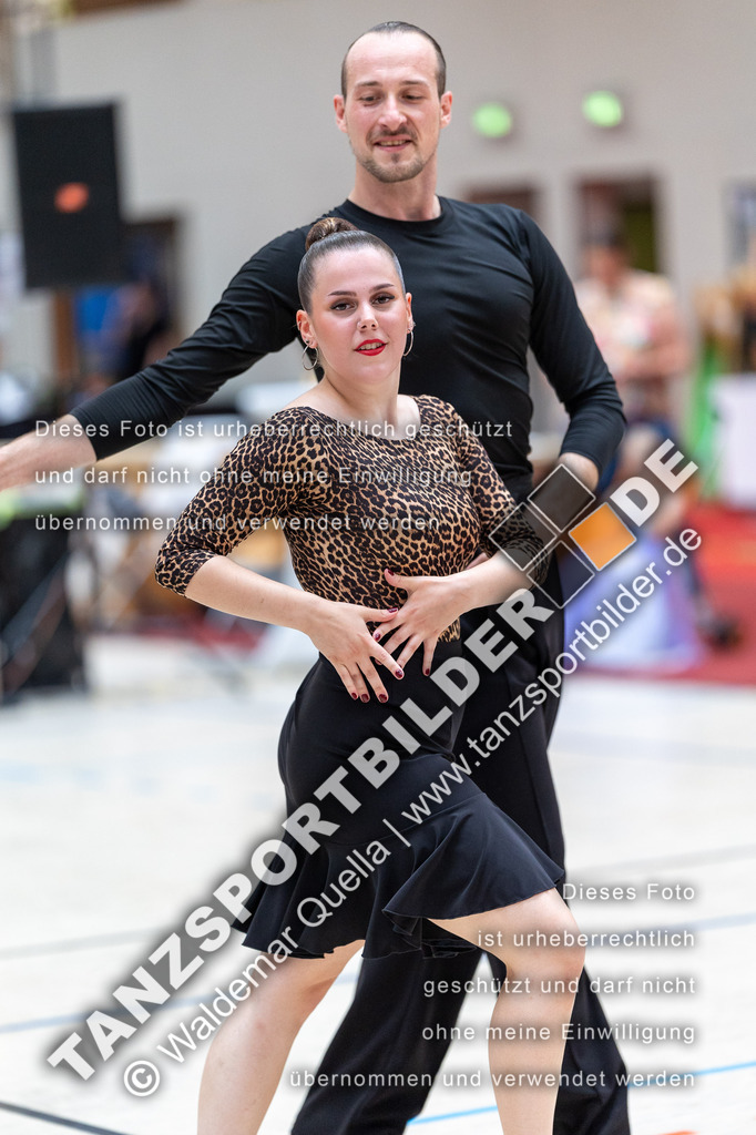 20240810-01157 | Hier finden Sie Tanz Bilder vom Latein und Standard Formationen tanzen. Sportbilder vom Tanzsport. Schöne Fotos und von Weltmeisterschaft, Europameisterschaft, Bundesliga, Regionalliga, Oberliga und Landesliga sowie von GOC Stuttgart, DanceComp, WM Bremen