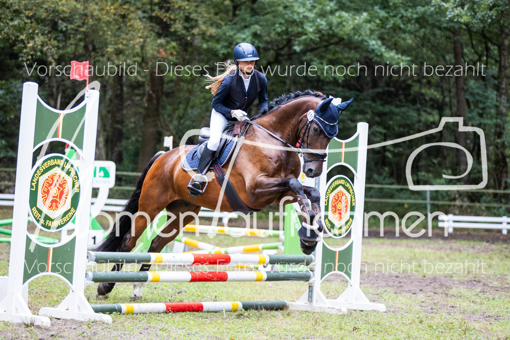 HB-Springreiter-021 | MomenTaufnahmen Pferdesportfotos