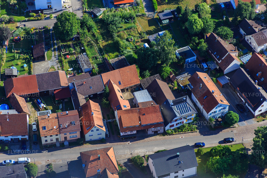 Luftbild: Lange Straße im Ortsteil Schluttenbach in Ettlingen im Bundesland Baden-Württemberg in Deutschland. Foto: IMG_084014.jpg vom 26.07.2015 durch Werner Riehm/FLY-FOTO.de