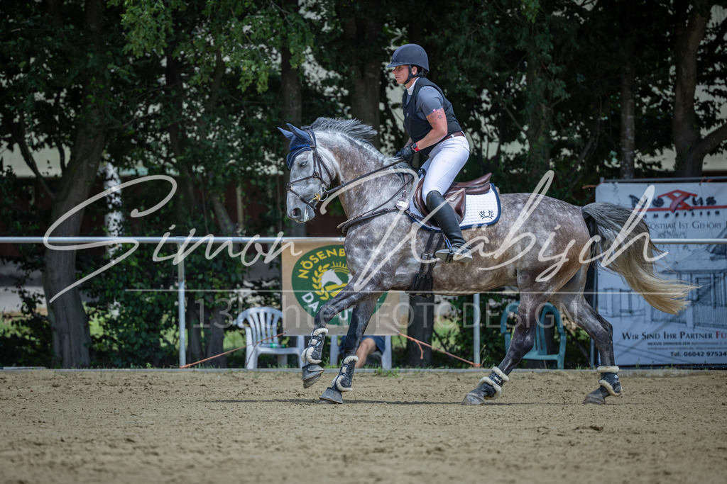 20260704-_3LI9592 | Tierfotografie Pferde, Hunde, Katzen, Haustiere.
Turnierfotografie Reitturniere, Reiten, Springreiten, Dressur in Hanau, dem Main-Kinzig-Kreis und dem Rhein-Main- Gebiet um Frankfurt