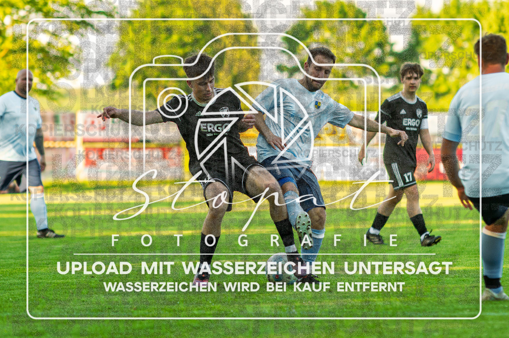 3. Kreisklasse Herren HK - FG Fulde-Stellichte II vs. SV Veersetal II | Leon Oetjen (FG Fulde-Stellichte II #11), Florian Schröder (SV Veersetal II#17); 3. Kreisklasse Herren HK - FG Fulde-Stellichte II vs. SV Veersetal II am 22.05.26 in Zentralstadion, Fulde - Realisiert mit Pictrs.com