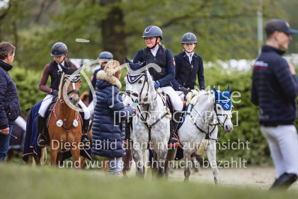 240426_Olfen-Vinnum_PonyTrophy-383 | Deine schönsten Turniermomente als professionelle Fotos! Entdecke hochwertige Pferdesport-Fotografie im Online-Shop. Jetzt Fotos finden & bestellen!