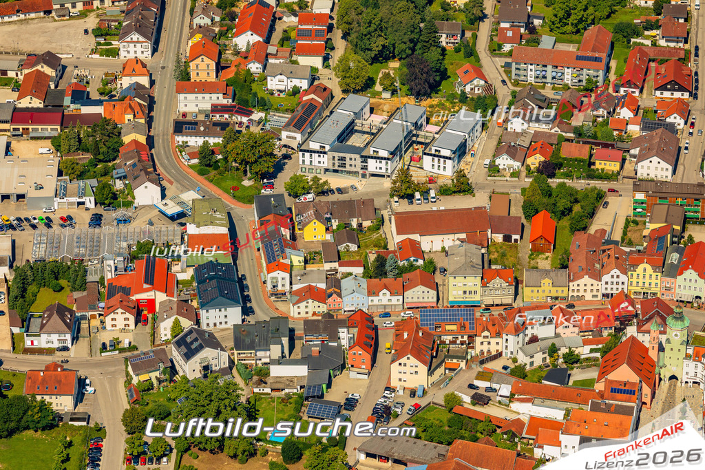 Luftaufnahme von Vilsbiburg - Die Luftaufnahme wurde 2025 vom UL-Flugzeug heraus erstellt ( keine Drohne ) - Hochauflösende Luftaufnahme - für professionelle Ausdrucke geeignet. Die Geschenkidee !Mit Lizenz und Bildrechte bestellbar