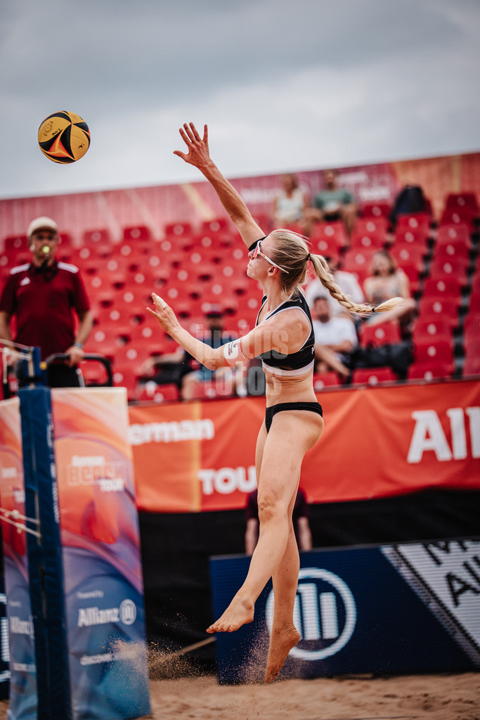 Beachvolleyball | Frauen | Allianz German Beach Tour 2025 | Tourstop München | 03.07.2025 | Giulia Deißenberger beim Angriff