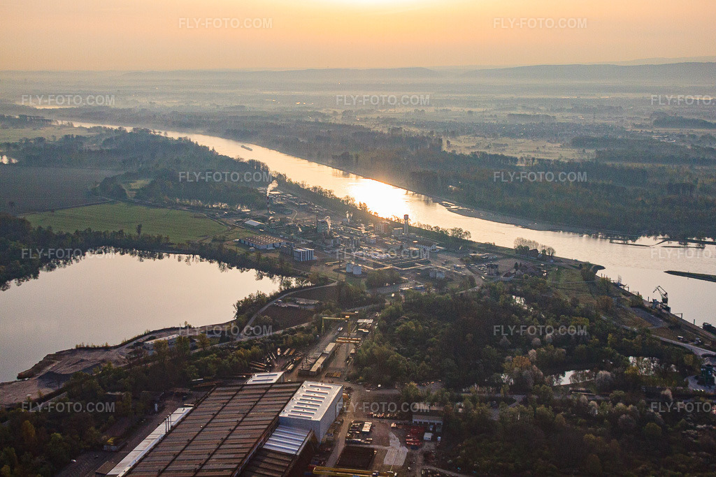 Aerial view: Bassin des Mouettes and Rhine in the morning in Lauterbourg in the state Bas-Rhin, France.Photo: IMG_63605.jpg taken on 03/30/2014 by Werner Riehm/FLY-FOTO.comResolution of the original: 4752 x 3168 px