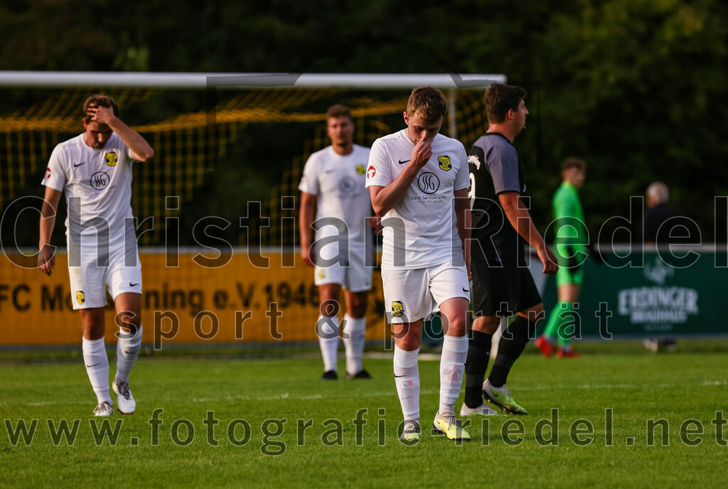 2023-08-08_133_FC_Moosinning_gegen_FC_Langengeisling | Moosinning, Deutschland, 08.08.2023:
Fußball, Bezirksliga Oberbayern Ost 2023 / 2024, 3. Spieltag, FC Moosinning gegen FC Langengeisling, Endergebnis: 0:4

Mats Behrens (FC Moosinning, #16)

Foto: Christian Riedel / fotografie-riedel.net