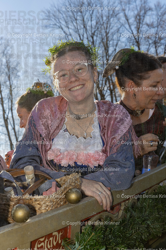 LBT25-946 | Professionelle Fotografin mit Fachgeschäft in Lenggries & im Landkreis Bad Tölz Wolfratshausen. Hochzeitsreportage, Familienfotos, Newborn-, Babybauch-, Pass- & Businessfotos.Alles Rund ums Foto