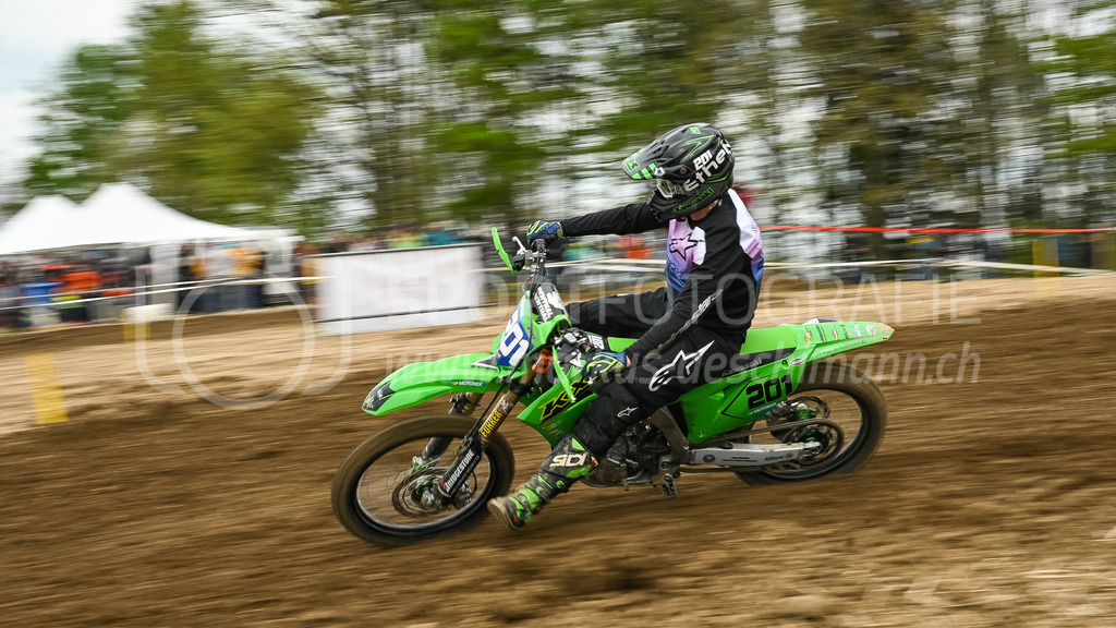 Motocross Schlatt bei Winterthur - 30. April 2023 | #201 Schorderet Sandra aus Prez-vers-Noreaz (CH) auf Kawasaki in der Kategorie Swiss MX Women Cup am Motocross Schlatt bei Winterthur, 30. April 2023. 
Instagram: @mx_schlatt | @mc_wila | @sam_schweiz
Bild: Sportfotografie Markus Aeschimann | www.markus-aeschimann.ch - Realisiert mit Pictrs.com