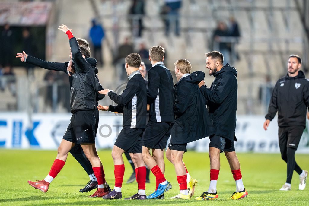 SG Sonnenhof Großaspach vs. SGV Freiberg, Fussball, Regionalliga Suedwest, 30. Spieltag, 22.04.2026 | Jubel bei SG Sonnenhof nach Abpfiff,SG Sonnenhof Großaspach vs. SGV Freiberg, Fussball, Regionalliga Suedwest, 30. Spieltag, 22.04.2026