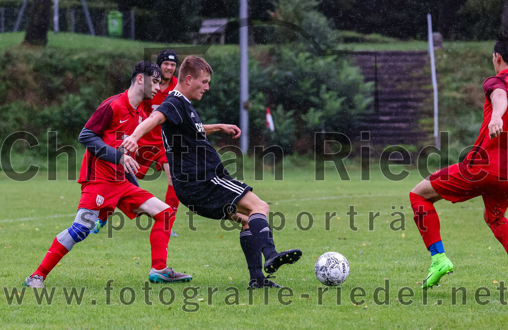 2023-08-27_083_TSV_Steinhoering_gegen_FC_Ebersberg | Steinhöring, Deutschland, 27.08.2023:
Fußball, Kreisklasse 2023 / 2024, 2. Spieltag, TSV Steinhöring gegen FC Ebersberg, Endergebnis: 2:0

Jan Müller (FC Ebersberg, #11), Benedikt Redl (TSV Steinhöring, #8)

Foto: Christian Riedel / fotografie-riedel.net