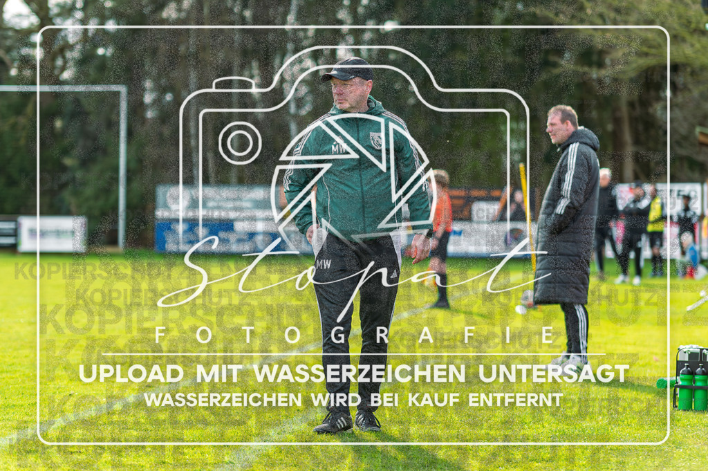 FGFS-SGA-1064 | Markus Wolkenhauer (SG Allertal - Trainer) beim Herren Kreisliga HK Spiel zwischen FG Fulde-Stellichte und SG Allertal im Fulder Zentralstadion, Fulde (Simon Paul Stopat) - Realisiert mit Pictrs.com