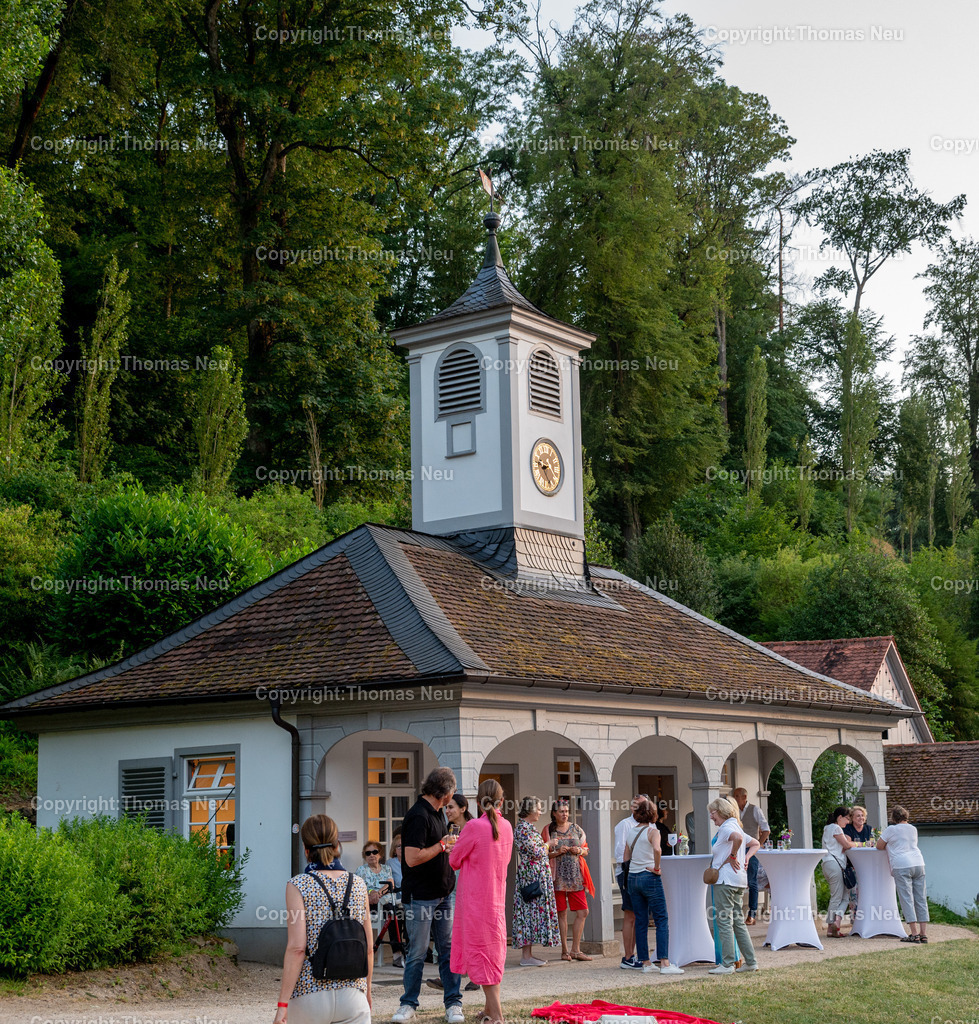 DSC_1398 | Der Staatspark Fürstenlager in Bensheim Auerbach, an der hessischen Bergstraße- ist ein wunderschöner Landschaftspark nach englischen Vorbild. Es war die Sommerresidenz der Darmstädter Fürstenfamilie die hier das "einfache Landleben" genossen. Zu jeder Jahreszeit kann man das Fürstenlager als Ausflugsziel empfehlen. Im Herrenhaus ist eine Gastronomie untergebracht. Im Sommer findet auf der Bühne vor der großen Wiese ein Opern-Air statt, 