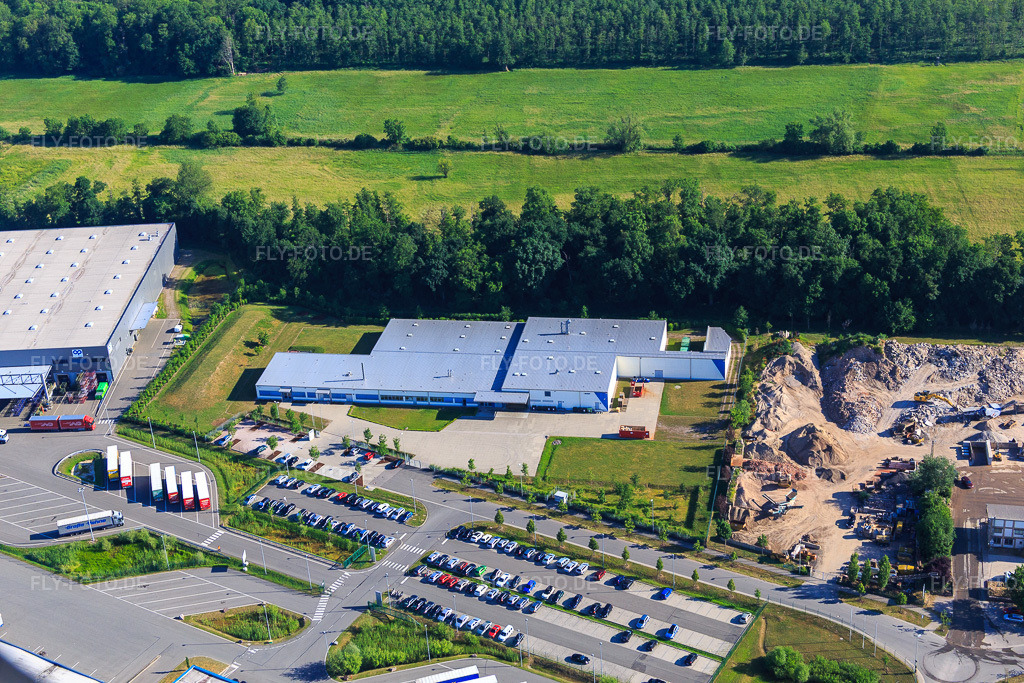 Luftbild: Gewerbegebiet Horst, Alfa Aesar GmbH im Ortsteil Minderslachen in Kandel im Bundesland Rheinland-Pfalz in Deutschland. – Foto: IMG_080138.jpg vom 05.06.2015 durch Werner Riehm/FLY-FOTO.de – Auflösung des Originals: 5472 x 3648 px – Minus Icon