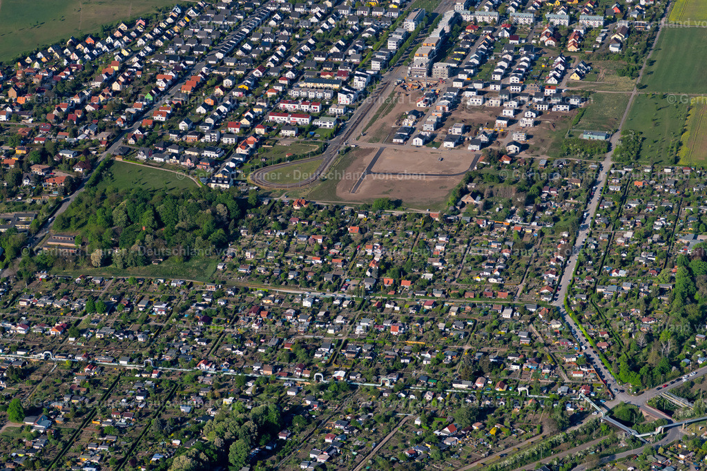 4026026 | ERFURT 06.05.2020 Kleingartenanlagen des Vereins - der Laubenkolonie neben der Ringelberg-Siedlung in Erfurt im Bundesland Thüringen, Deutschland. // Allotments gardens plots of the association - the garden colony next to the Ringelberg-Siedlung in Erfurt in the state Thuringia, Germany. Foto: Gerhard Launer