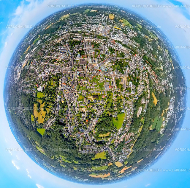 Schwelm230790284_Schwelm-Mitte | Luftbild, Stadtmitte, Kreishaus, evang. Christuskirche und Wilhelmspark, Erdkugel, Fisheye Aufnahme, Fischaugen Aufnahme, 360 Grad Aufnahme, tiny world, , Schwelm, Ruhrgebiet, Nordrhein-Westfalen, Deutschland