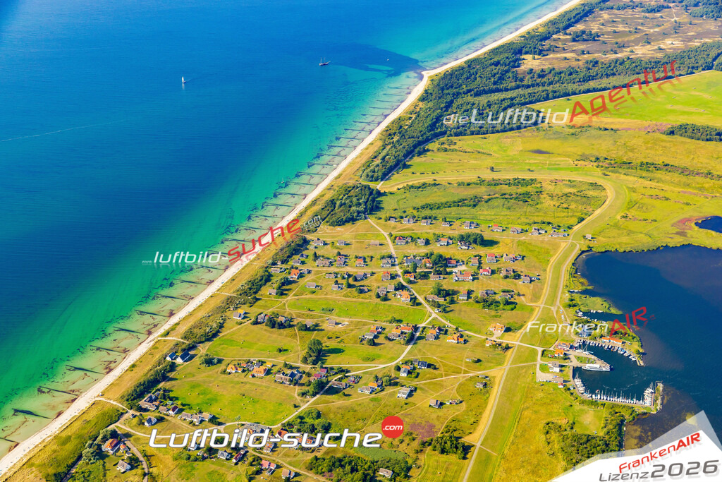 Schöne Luftaufnahme als Geschenk in Neuendorf Pluderbarg Insel Hiddensee - Die Luftbildaufnahme wurde 2025 vom UL-Flugzeug heraus erstellt ( keine Drohne ) - Hochauflösende Luftaufnahme -Nicht vergleichbar mit Google Maps oder Satelittenbilder- Die Geschenkidee !Mit Lizenz und Bildrechte bestellbar
