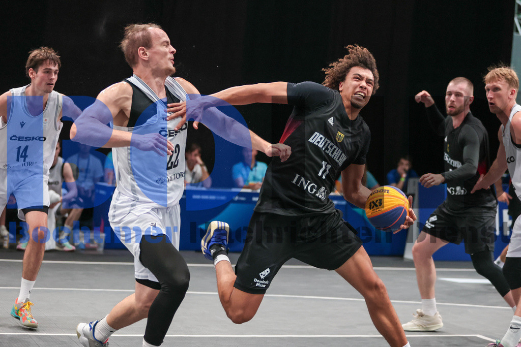 SES_RRG3x320250720-116 | bond - Realisiert mit Pictrs.com