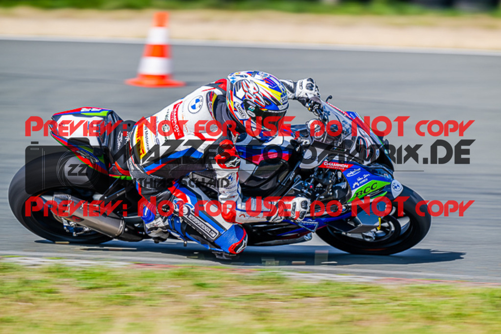 MaZZes_FotoMatrix_220722_7953 | IDM1000