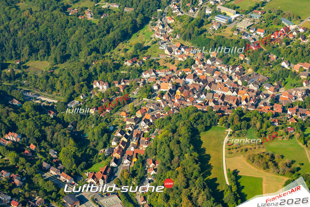 Das Luftbild zeigt :  Gräfenberg - Die Luftaufnahme wurde 2024 vom UL-Flugzeug aus erstellt ( keine Drohne ) - Hochauflösende Luftaufnahme - Für grossformatige Ausdrucke geeignet. Die Geschenkidee !Mit Lizenz und Bildrechte bestellbar