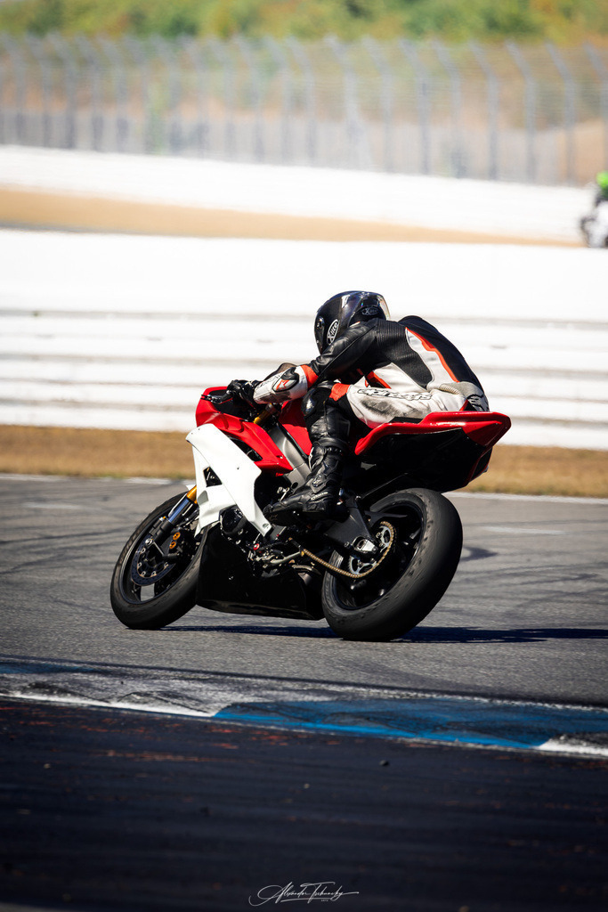 Ducati Trackday Hockenheimring 2026 | Entdecken Sie die faszinierende Welt von Alexander Tschuncky Arts: Kreative Fotografie, atemberaubende Automobilkunst und hochwertiger Bilderdruck. Lassen Sie sich inspirieren! - Realisiert mit Pictrs.com